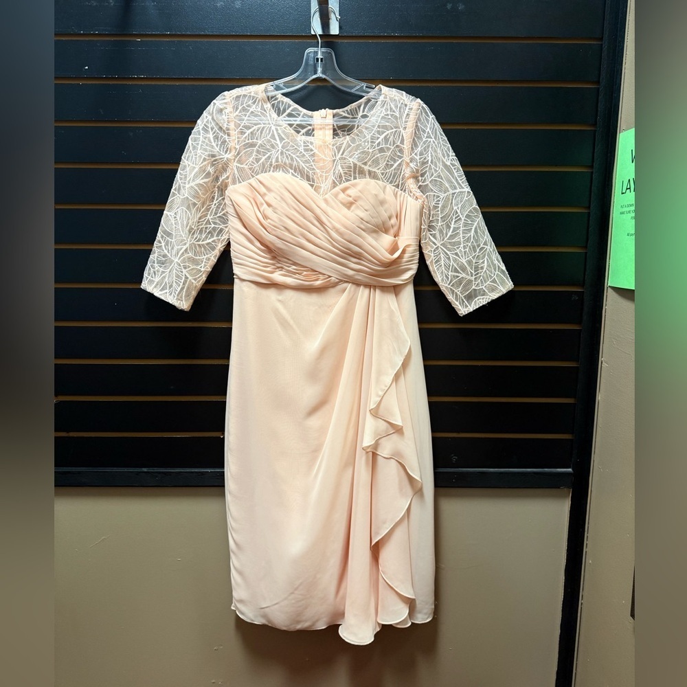 JJ’s House Pearl Pink Lace Formal Dress – Size 6